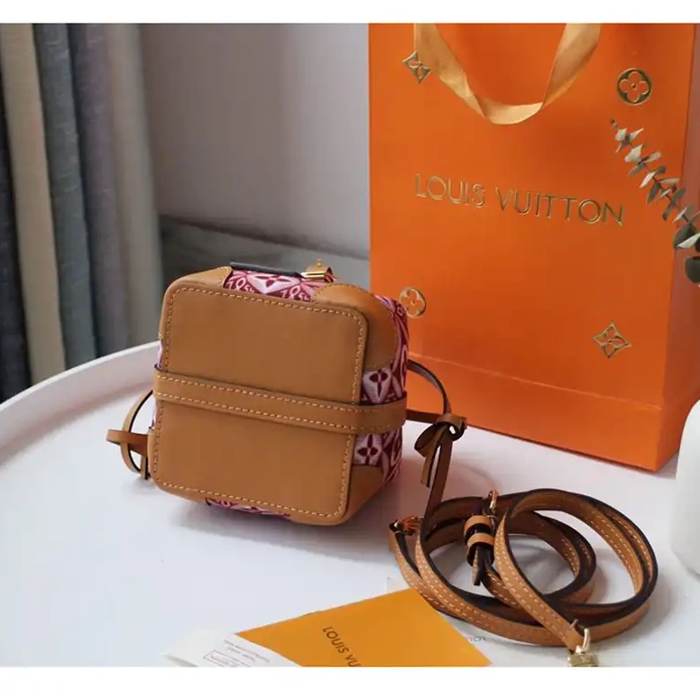 Bags LV 204B570011 0806